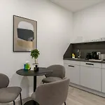 Bright Klusetor Aparthotel