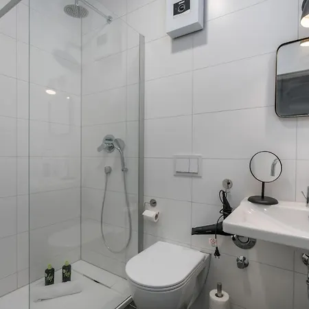 Bright Klusetor Aparthotel