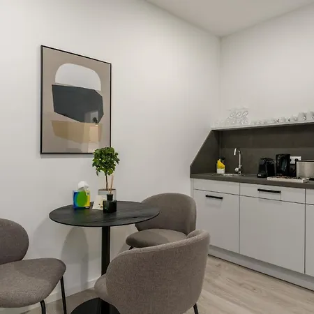 Bright Klusetor Aparthotel