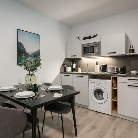 Bright Klusetor Apartahotel