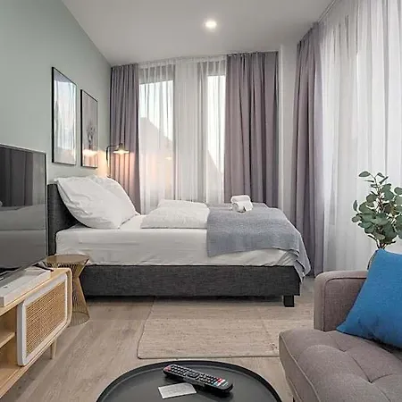 Bright Klusetor Aparthotel