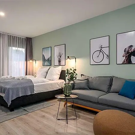 Bright Klusetor Aparthotel