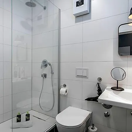 Bright Klusetor Aparthotel
