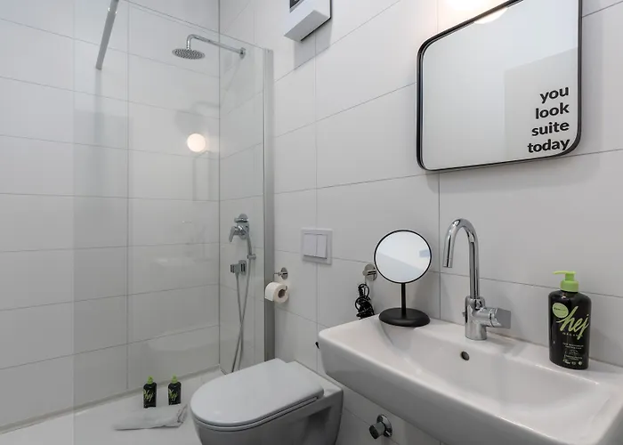 Bright Klusetor شقة فندقية 4*